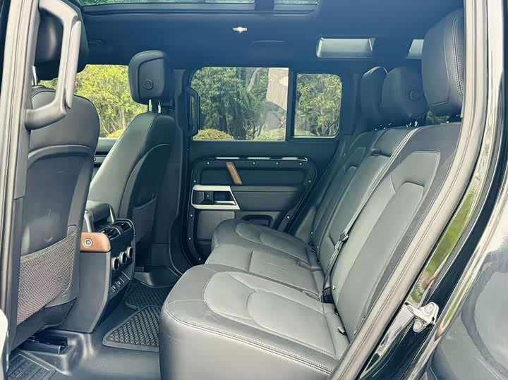 Фото 9 - Land Rover Defender