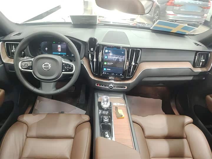 Фото 10 - Volvo XC60