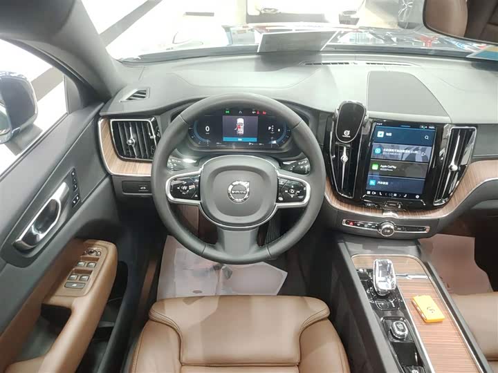 Фото 11 - Volvo XC60