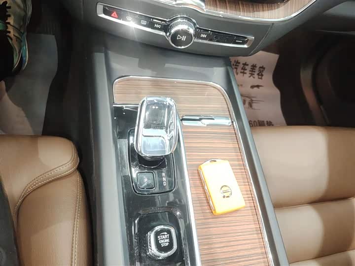 Фото 14 - Volvo XC60