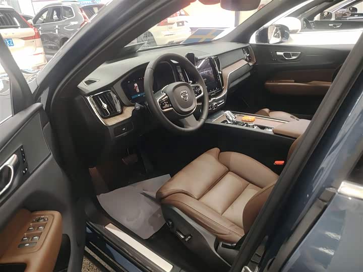 Фото 15 - Volvo XC60