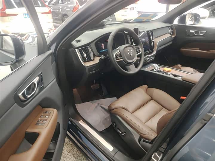 Фото 16 - Volvo XC60