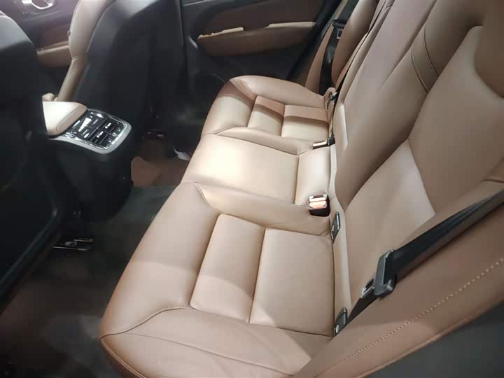 Фото 17 - Volvo XC60