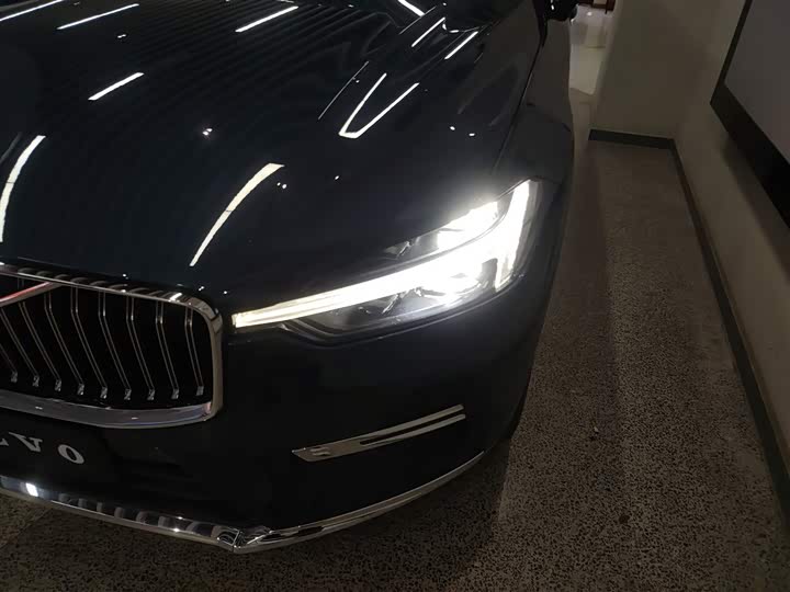 Фото 24 - Volvo XC60