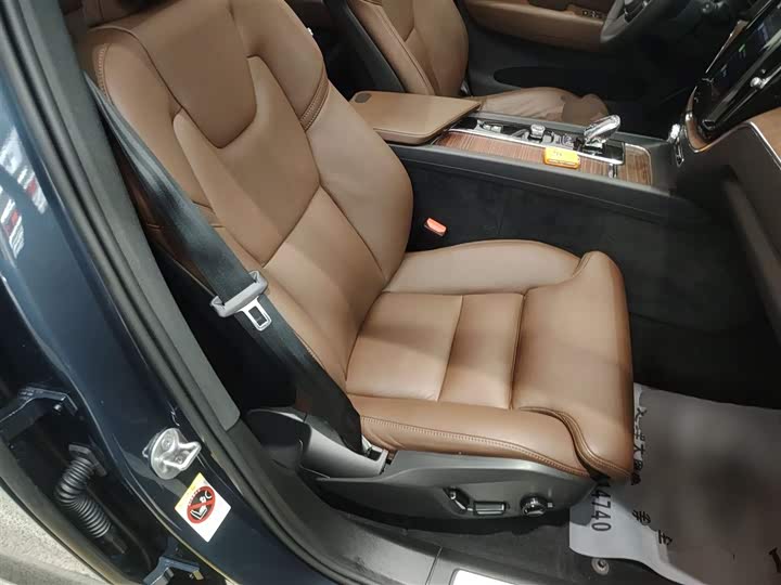 Фото 25 - Volvo XC60