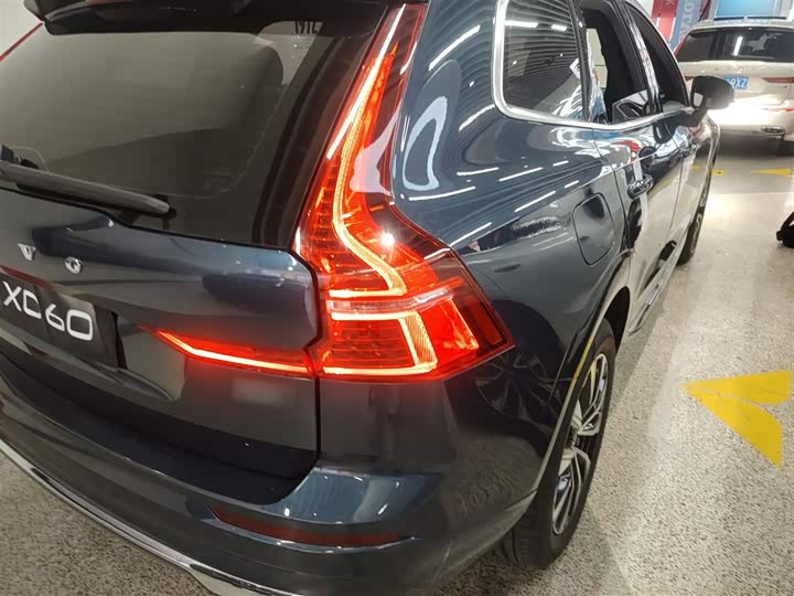 Фото 8 - Volvo XC60