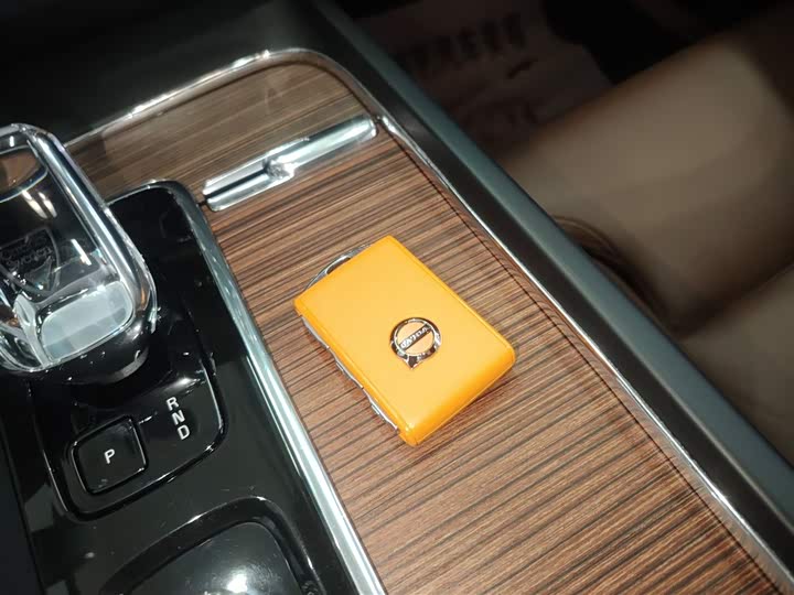 Фото 9 - Volvo XC60