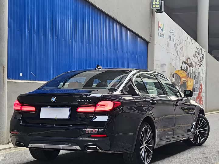 Фото 3 - BMW 5 Series