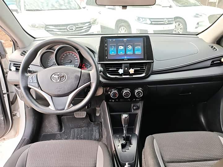 Фото 10 - Toyota Vios