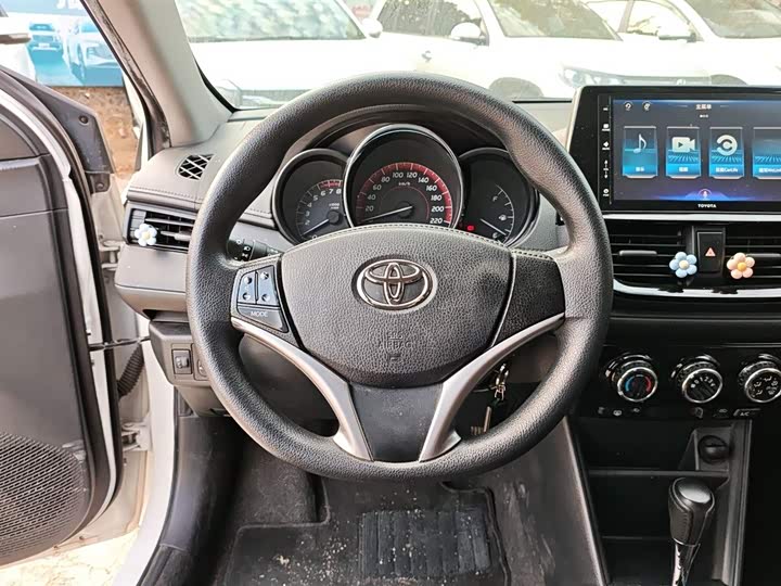 Фото 11 - Toyota Vios