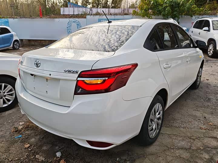 Фото 7 - Toyota Vios