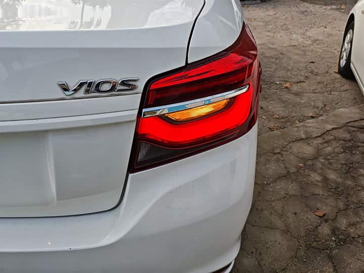 Фото 8 - Toyota Vios