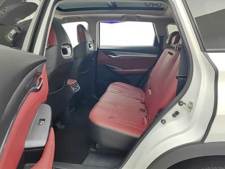 Фото 11 - Changan CS75 Plus