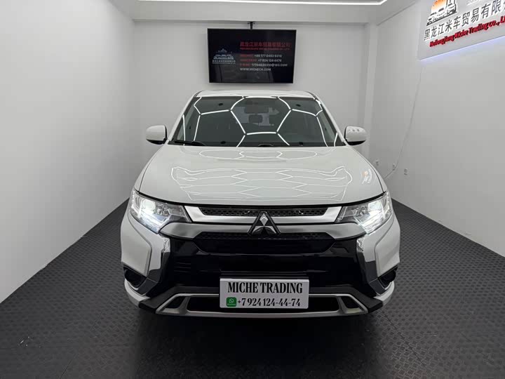 Фото 2 - Mitsubishi Outlander