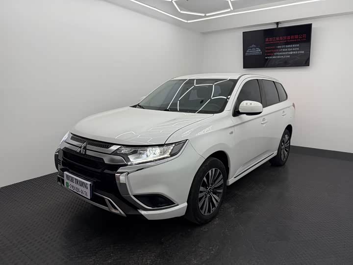 Фото 3 - Mitsubishi Outlander