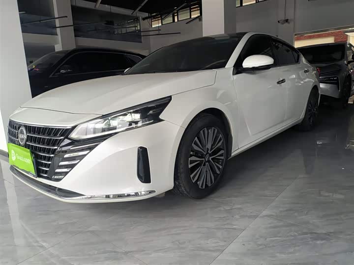 Фото 1 - Nissan Teana