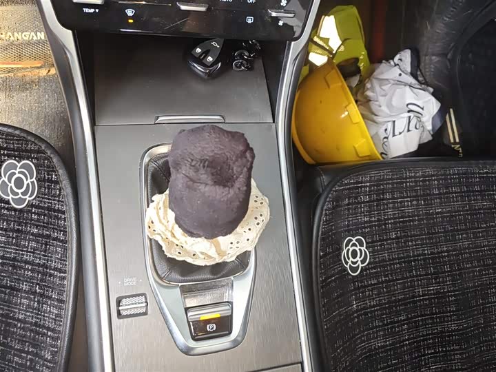 Фото 16 - Changan CS75