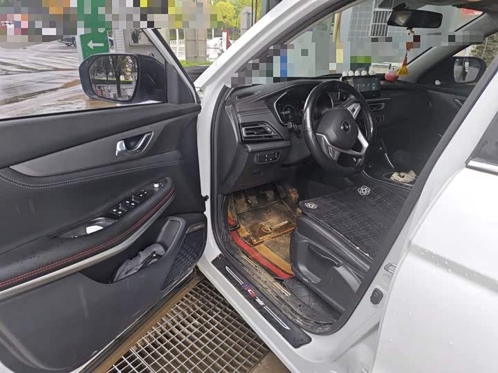 Фото 18 - Changan CS75