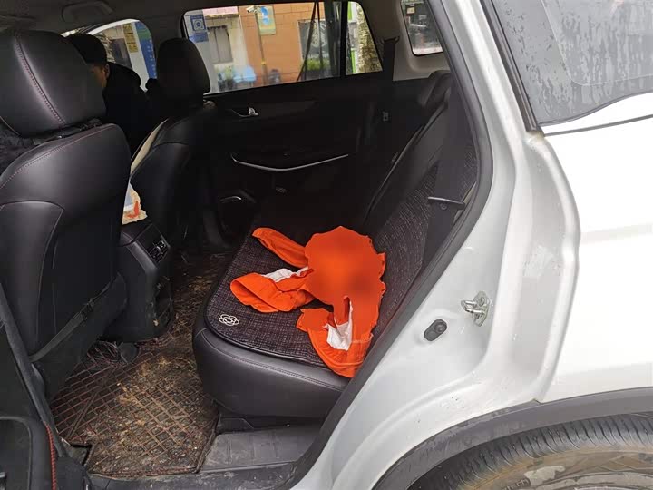 Фото 19 - Changan CS75