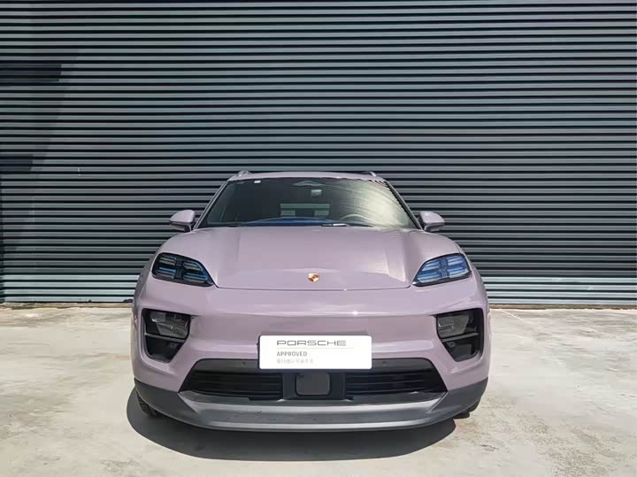 Фото 2 - Porsche Macan EV