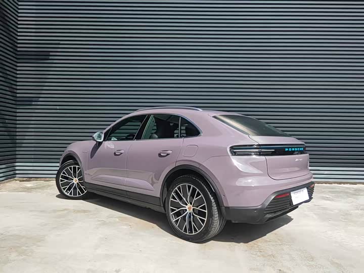 Фото 4 - Porsche Macan EV