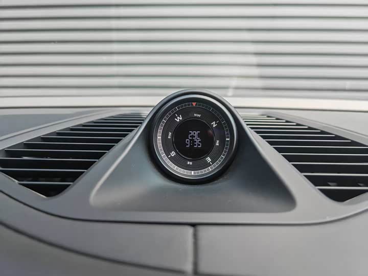 Фото 7 - Porsche Macan EV