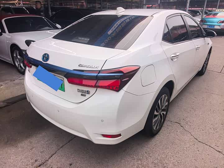 Фото 2 - Toyota Corolla