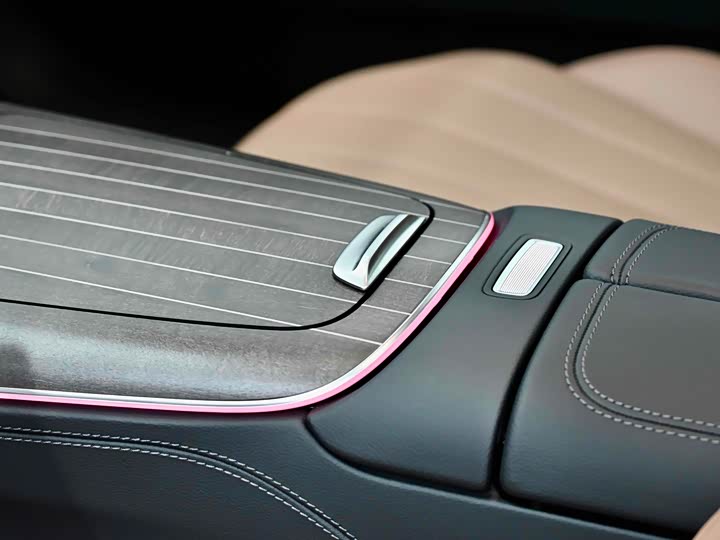 Фото 12 - Mercedes-Benz E-Class