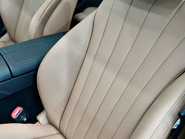 Фото 14 - Mercedes-Benz E-Class