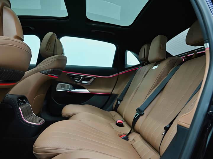 Фото 15 - Mercedes-Benz E-Class