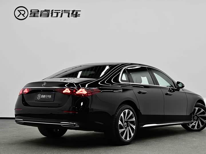 Фото 28 - Mercedes-Benz E-Class