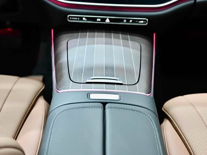 Фото 29 - Mercedes-Benz E-Class