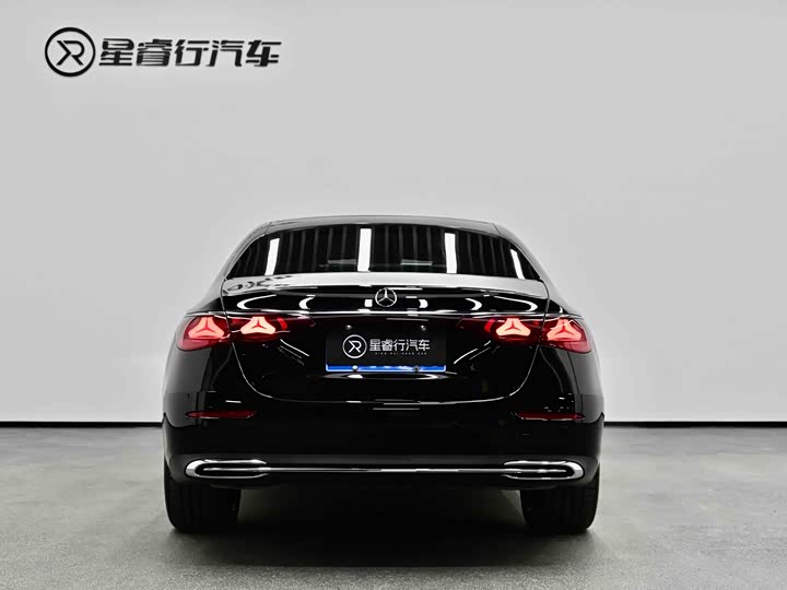 Фото 32 - Mercedes-Benz E-Class