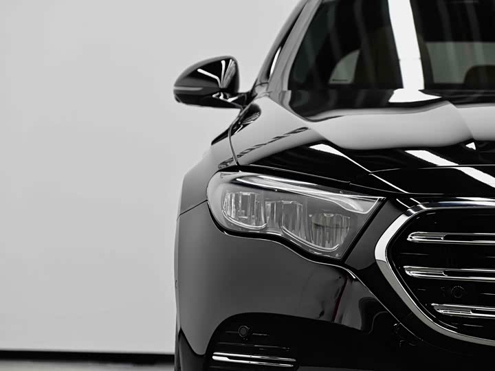 Фото 4 - Mercedes-Benz E-Class