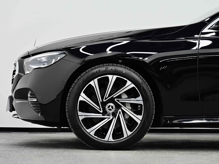 Фото 7 - Mercedes-Benz E-Class