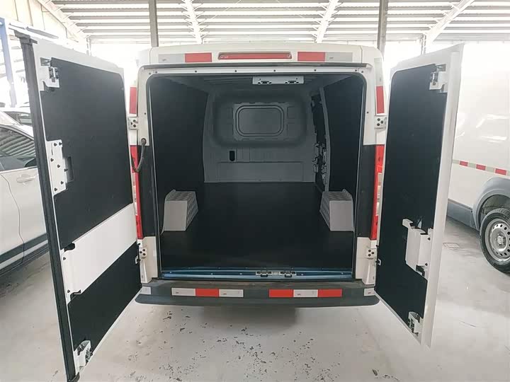 Фото 19 - Foton Smart Smurf E7