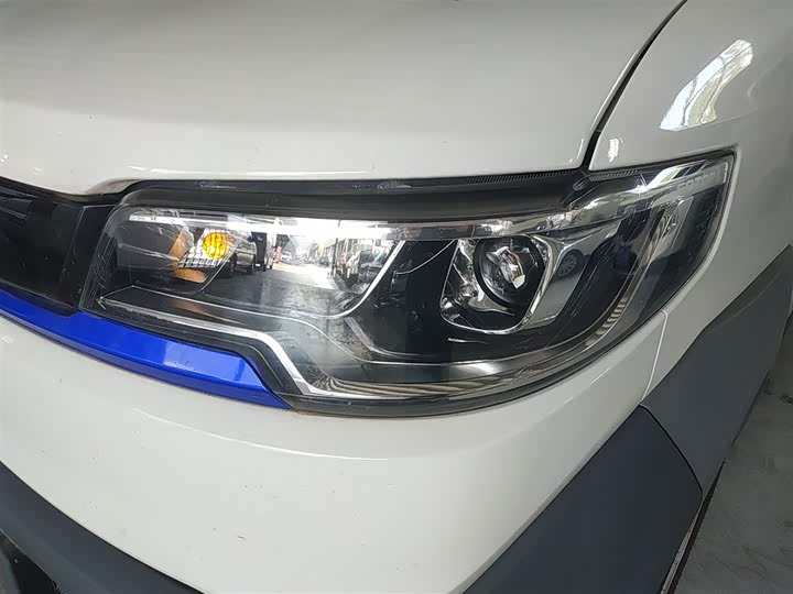 Фото 24 - Foton Smart Smurf E7