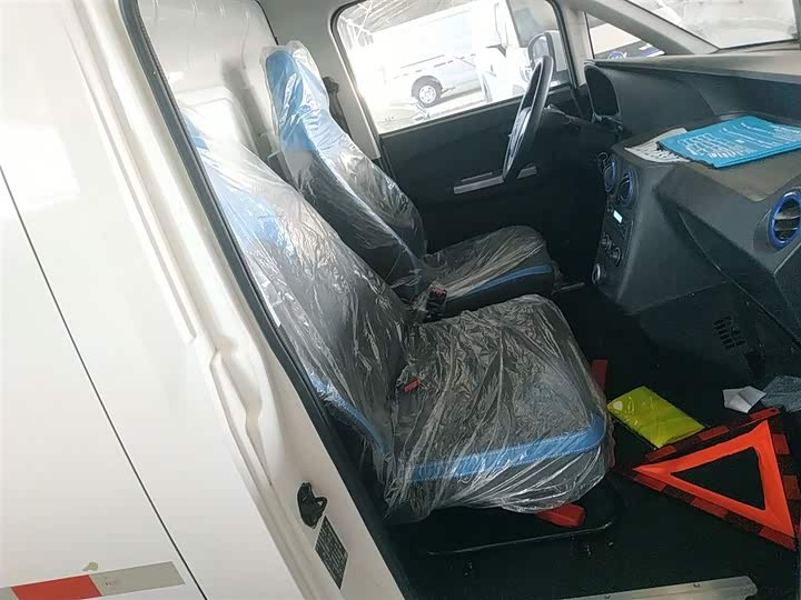 Фото 25 - Foton Smart Smurf E7