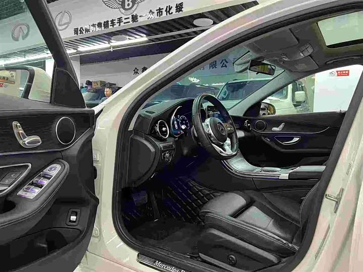 Фото 4 - Mercedes-Benz C-Class