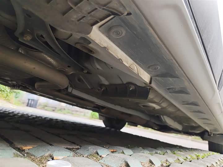 Фото 17 - Toyota Yaris L Hatchback