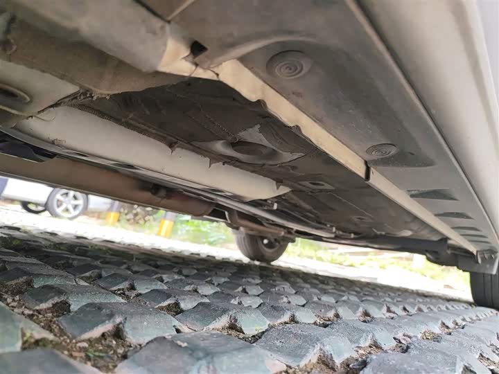 Фото 19 - Toyota Yaris L Hatchback