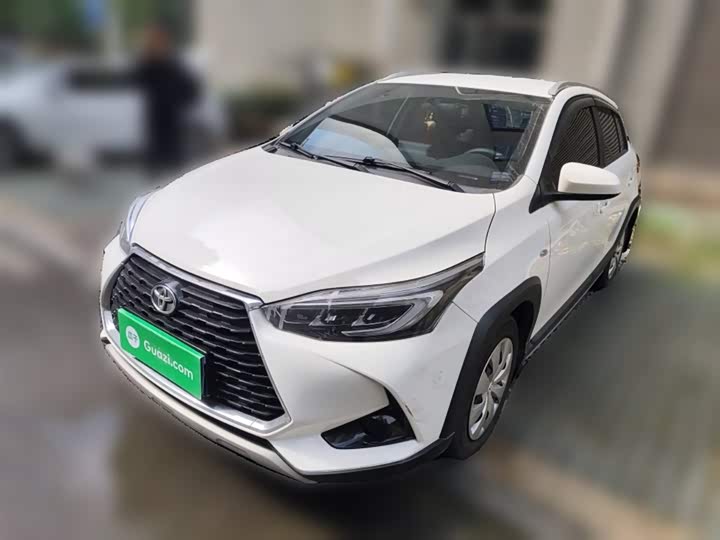 Фото 2 - Toyota Yaris L Hatchback