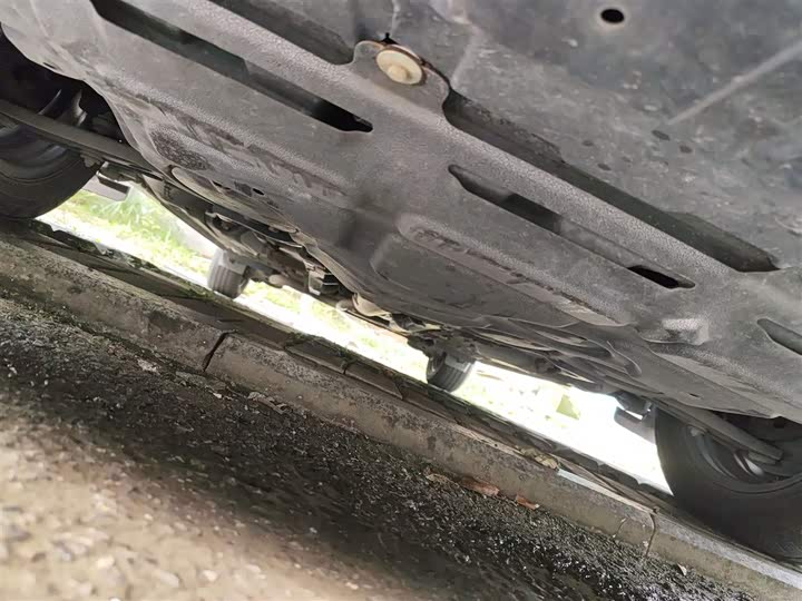 Фото 23 - Toyota Yaris L Hatchback