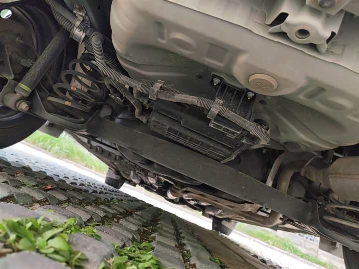 Фото 25 - Toyota Yaris L Hatchback