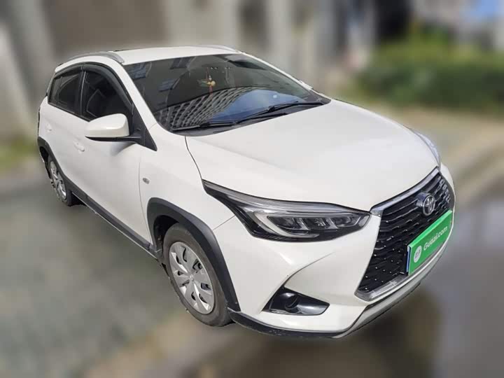 Фото 26 - Toyota Yaris L Hatchback