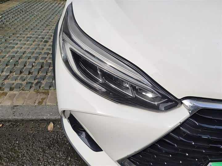 Фото 30 - Toyota Yaris L Hatchback