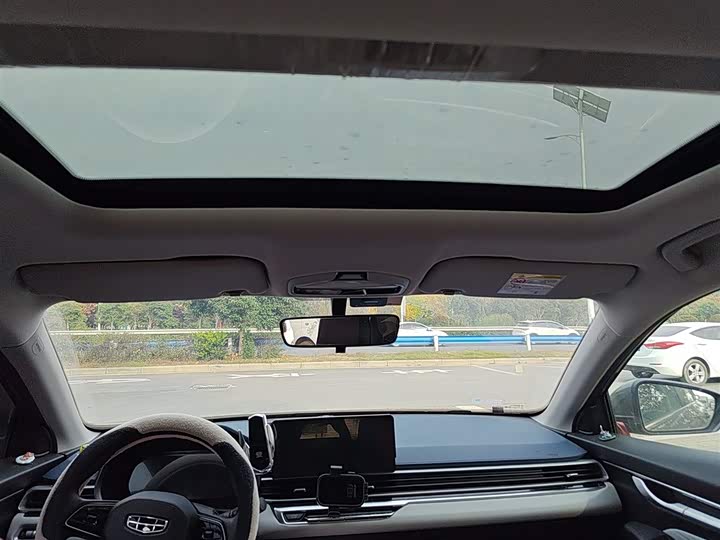 Фото 20 - Geely Emgrand