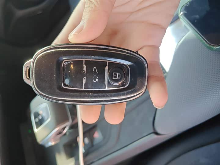 Фото 12 - Hongqi E-QM5