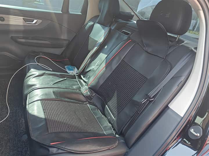 Фото 15 - Hongqi E-QM5