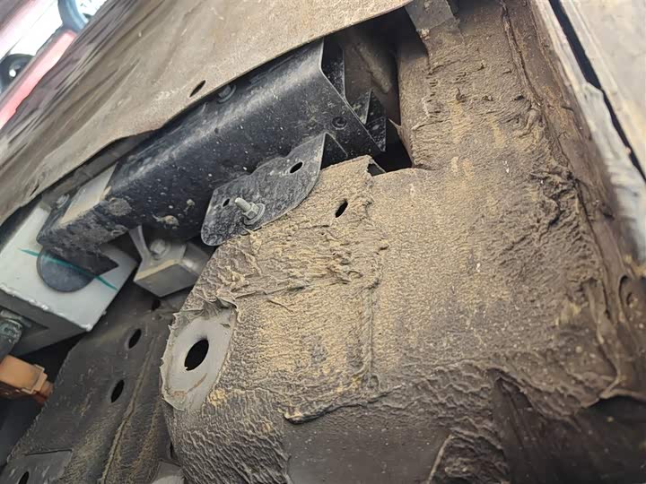 Фото 16 - Hongqi E-QM5